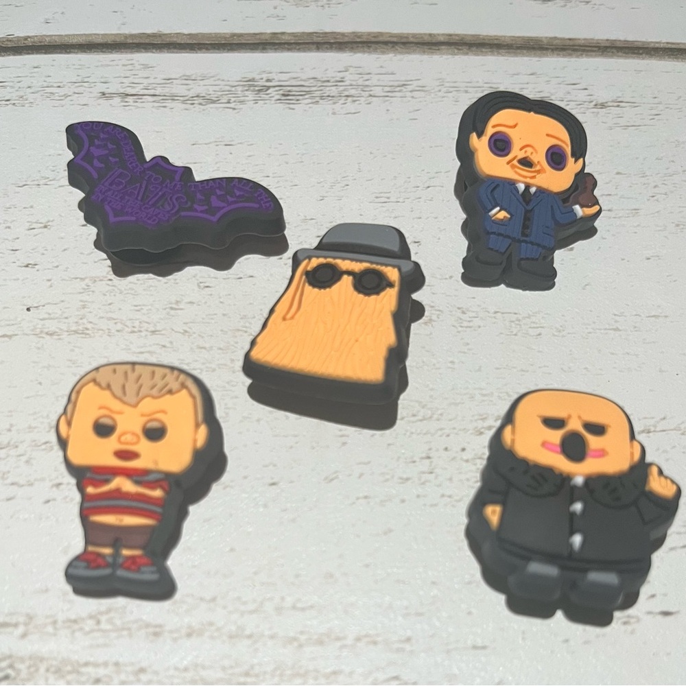 🐊3/$15 or $8 Adams family charms set of 5